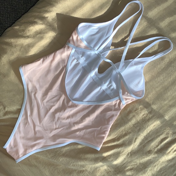 Strappy deep v one piece - Picture 2 of 3